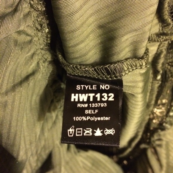 POL- Olive Green Lace Detail Top, V-Neck. NWOT! - Picture 12 of 14